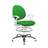 Labor-Drehstuhl SMART, hoch mit Fußring und Armlehnen, Stoffbezug grün - Nowy Styl Group