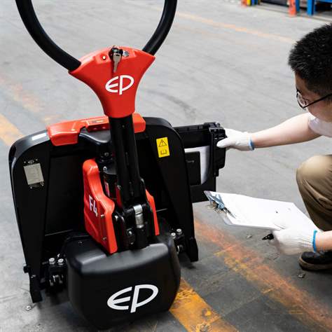 Paletthubwagen mit elektrischem Hub und Fahrwerk EP F4, Tragfähigkeit 1500 kg - Bild9