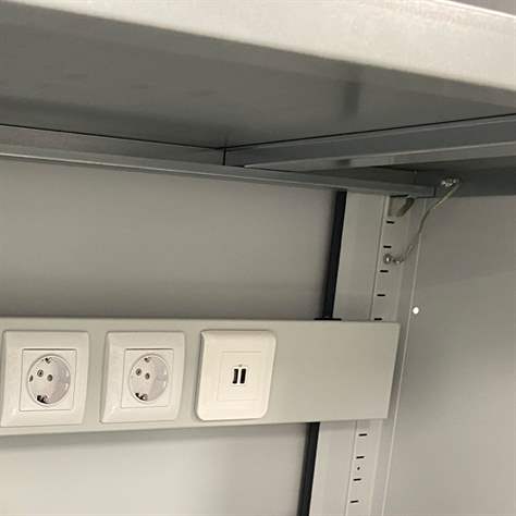 Werkstattschrankmit Ladefunktion für Elektrowerkzeuge, 4 Fachböden, HxBxT: 1990x1200x500 mm, Farbe grau RAL7035 - Malow - Bild5