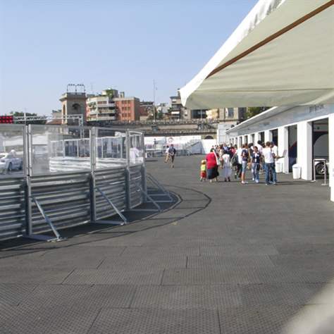 Bodenplatte aus Recycling-PVC 1200 x 800 x 22 mm, gelocht, Löcher 25 mm, Noppenmuster - Bild4