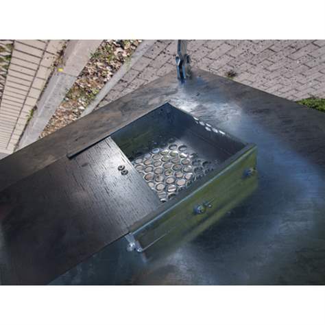 Abfallsammler mit Schutzdach und Aschenaufsatz, Holzlattenverkleidung Farbton Mahagon, Volumen 65 l, H 940 mm - Bild5