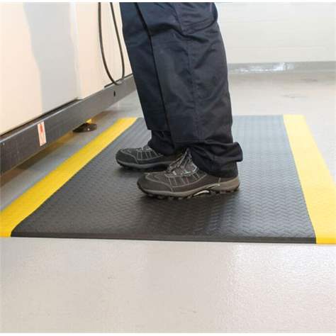 Industrie-Arbeitsplatzmatte Orthomat, Laufender Meter 0,9 x lm, Schwarz mit gelbem Rand, Tränenblechoptik - COBA Europe GmbH - Bild3