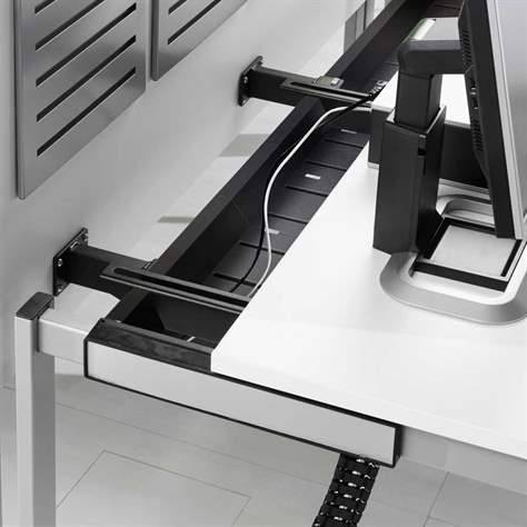 Büro-Schreibtisch SQart beidseitig, Gestell Weißaluminium (RAL9006), Arbeitsplatte Akazie, B x T: 1600 x 1600 mm - Nowy Styl Group - Bild3