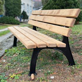 Parkbank II, Gussgestell mit Fichte-Holzleisten. Länge 1,8 m