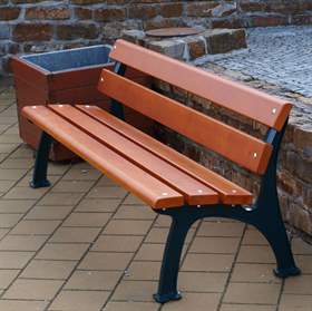 Parkbank, Gussgestell mit Massivholzleisten. Länge 1,8 m