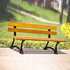 Parkbank Berlin, Gussgestell mit Massivholzleisten Farbton Teak, Länge 1,7 m