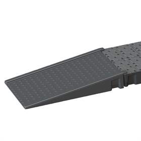 Nájezdová rampa z polyetylénu, 1260x800x200 mm, černá
